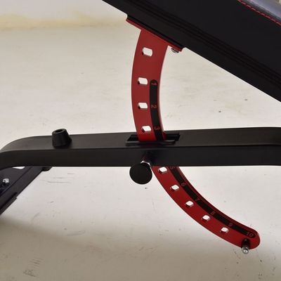 Equipamento de exercício de banco sentado com estrutura metálica e encosto ajustável vermelho
