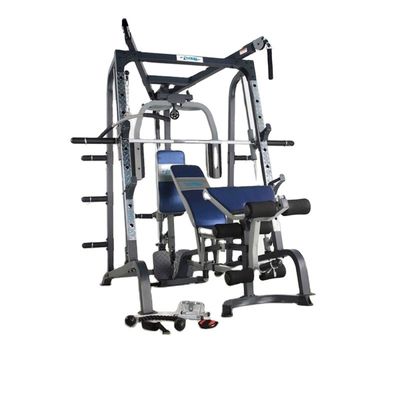 Equipamento de estação multifunção preta para exercícios e treinamento de força no ginásio em casa