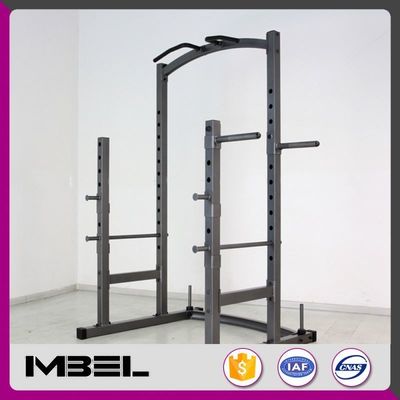 Melhore sua rotina de exercícios com a máquina Smith comercial cinza/preta e a prensa de banco